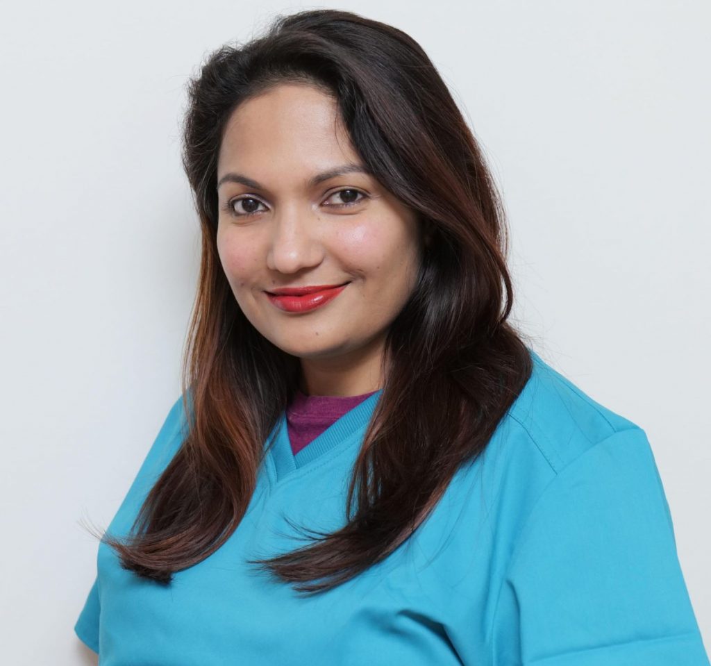Dr Anita Puthran. Cosmetic and Restorative dentist in Berkshire, Hampshire and surrounding areas
